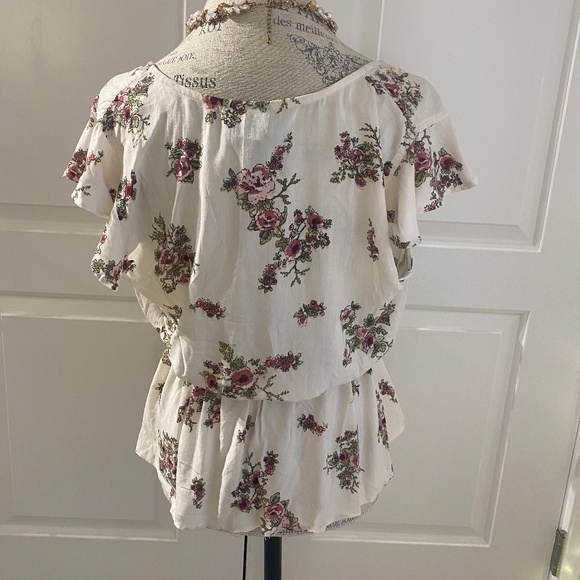 Angie Short Sleeve Floral Blouse - Picture 6 of 8